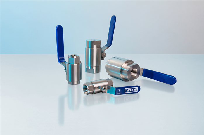 Compact ball valve also for heavy-duty applications