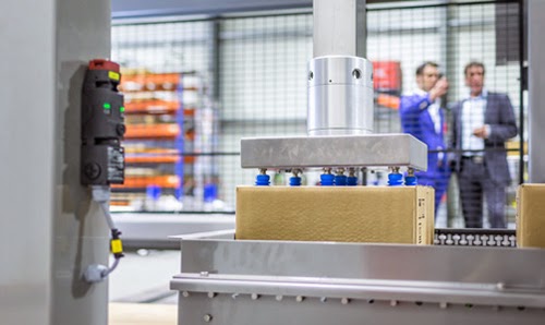 Omron helped New-Motion to develop a Gantry Robot-Palletiser